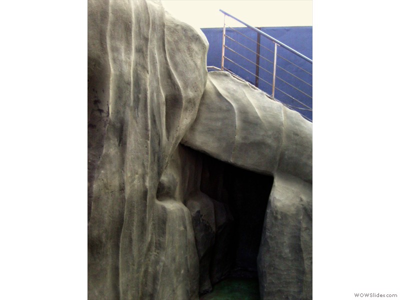 Cascade de roche en béton - faux rocher